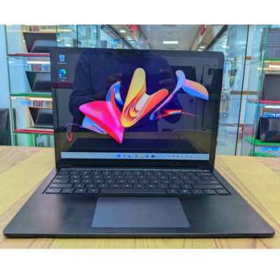 Microsoft Surface Laptop 2 | I5 - 8th Gen | 16GB RAM - 512GB SSD | 14" Full HD Display | Black - Silver